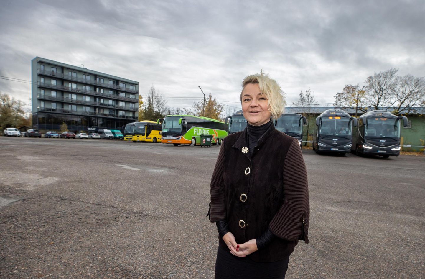 Tallinna bussijaama parkimisplats kavatsetakse hoonestada; direktor Airika Aruksaare hinnangul pakuks olukorrale ajutist leevendust liiklusskeemi muutmine.