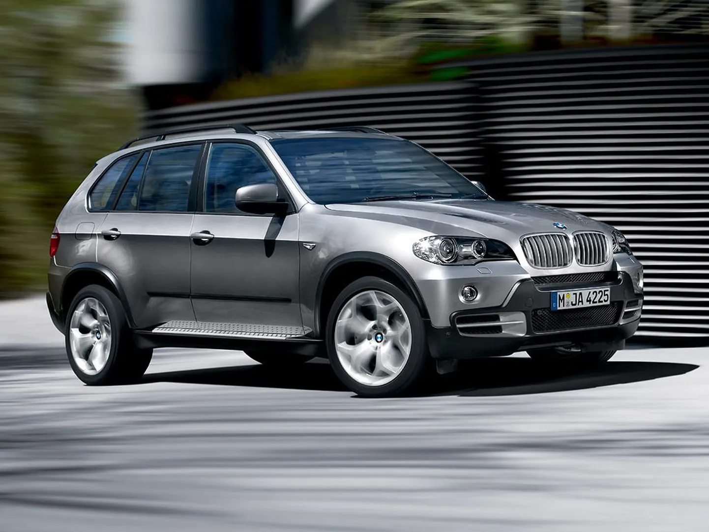 BMW X5. Foto on illustreeriv.