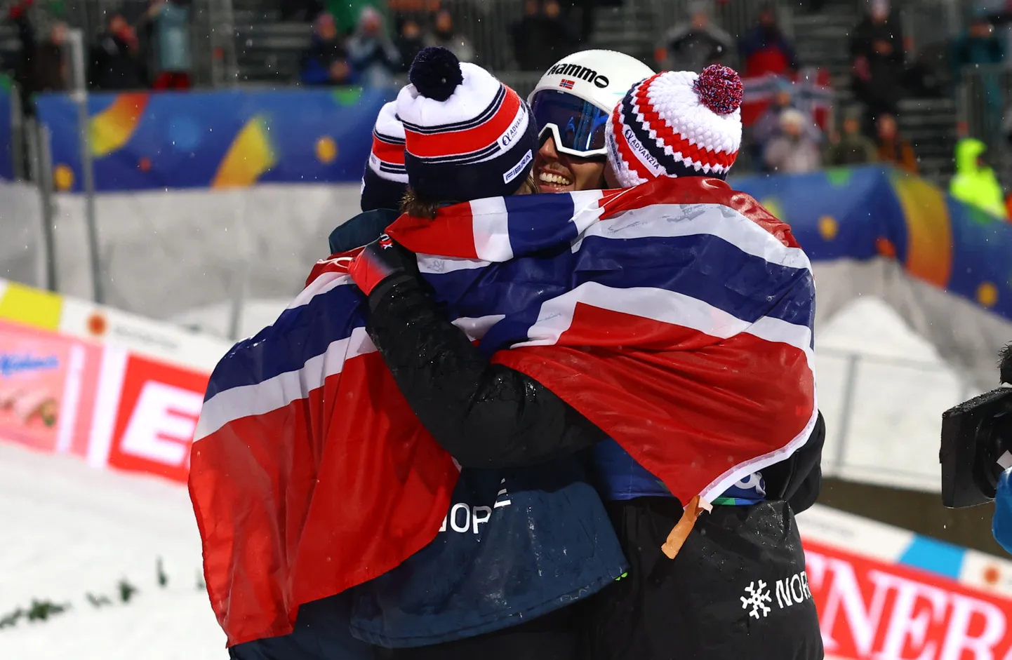 Norra suusahüppajad Trondheimi MMil. Fotol keskel üks skandaali kistud sportlane Johann Andre Forfang, kes võistluskombinesooni mainupuleerimise tõttu diskvalifisteeriti.