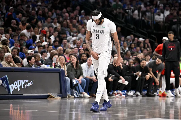 Anthony Davis katsub valutavat kubemepiirkonda.