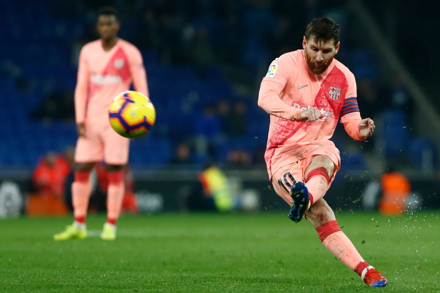 Lionel Messi reisib maailmas ringi eralennukiga.