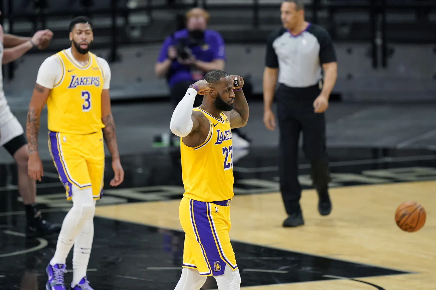 LeBron James esiplaanil.