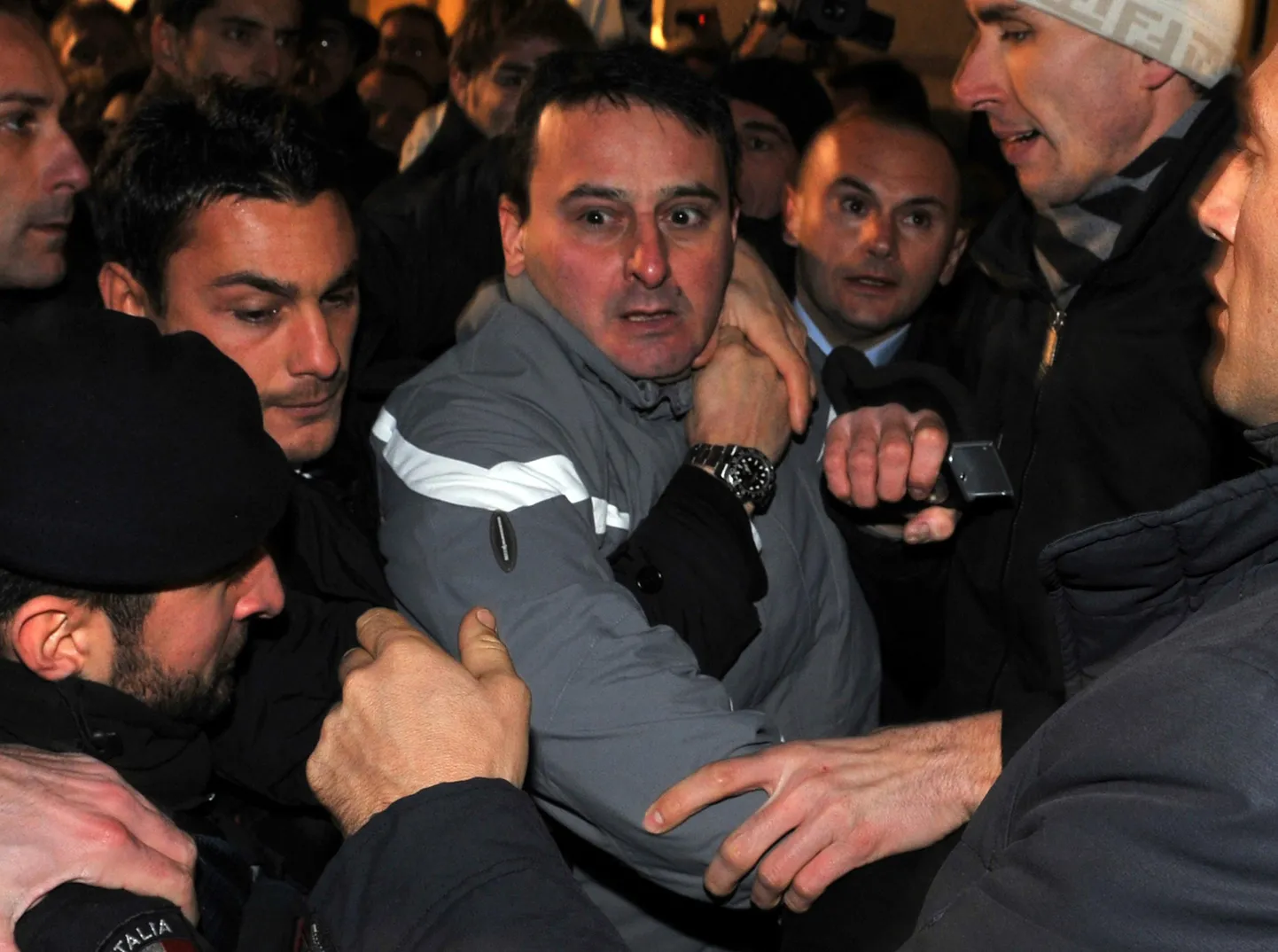 Silvio Berlusconit rünnanud Massimo Tartaglia (keskel)