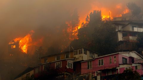 Tšiilis Valparaisos hävitas tulekahju umbes 120 maja