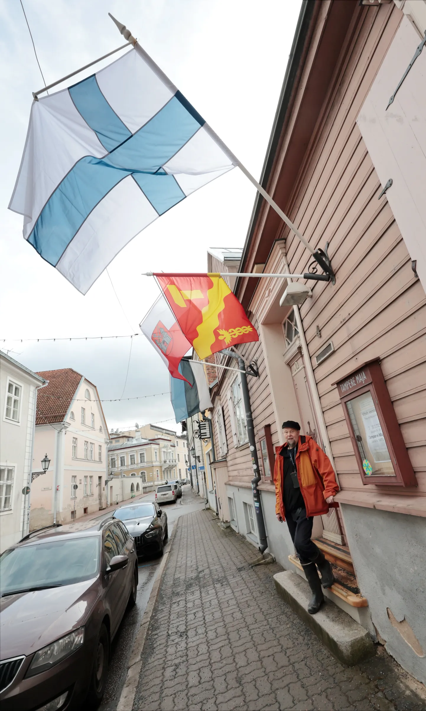 Tampere maja tegevjuht Sakari Neuvonen on varem nentinud, et soomlaste toetuse lõppemisel tuleb kultuuritegevust koomale tõmmata.