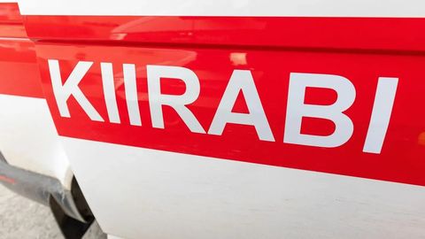 Jõhvis jäi eakas naine auto alla