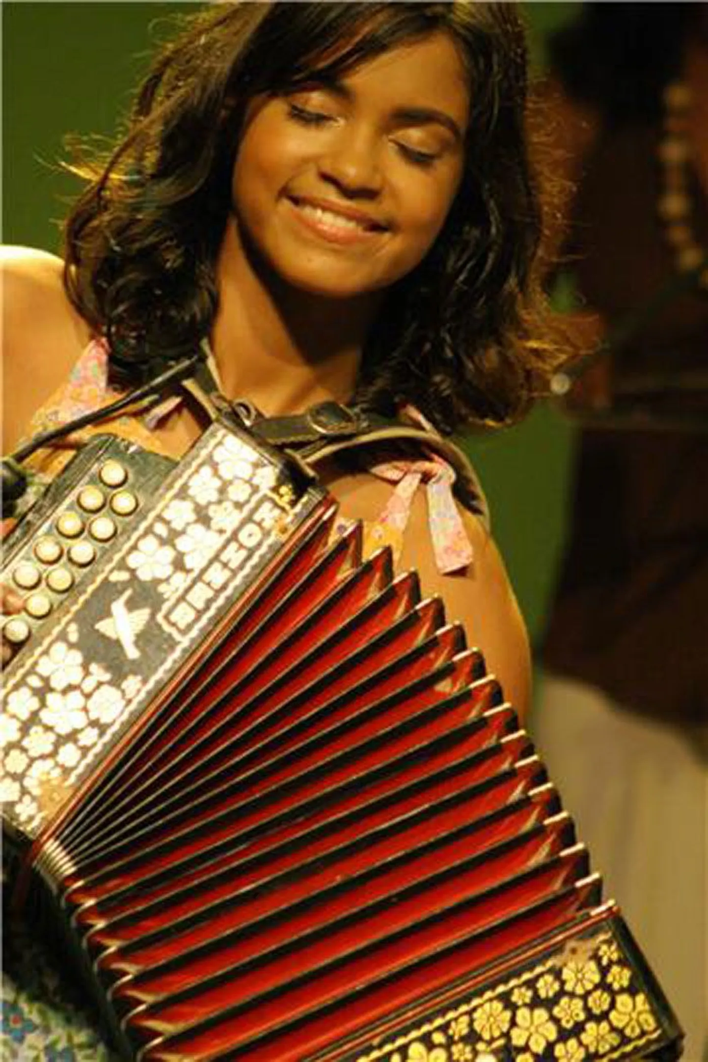 Päikesetüdruk Brasiilia grupist Clã Brazil.