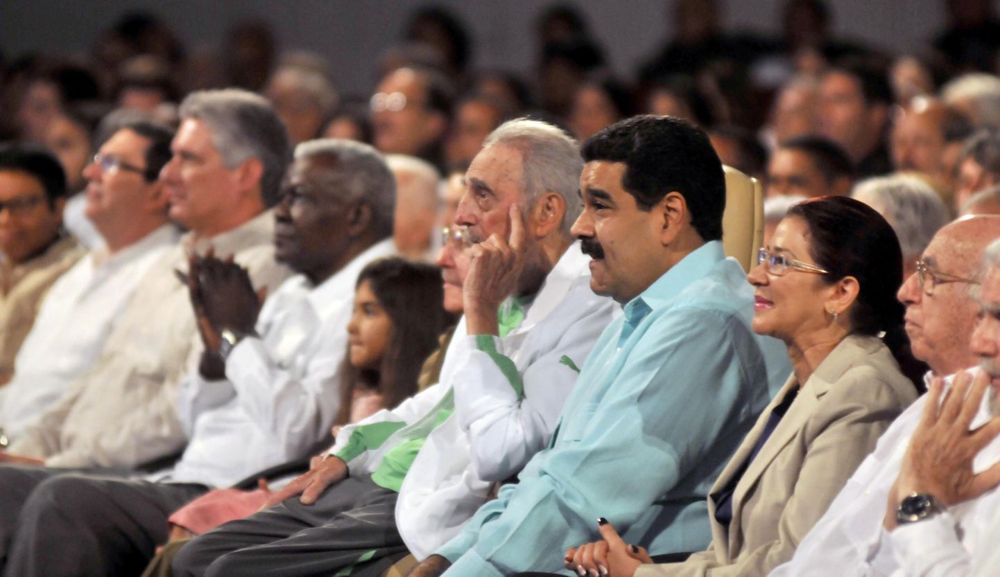 Fidel Castro koos Venezuela presidendi Nicolás Maduroga juubelietendust nautimas.