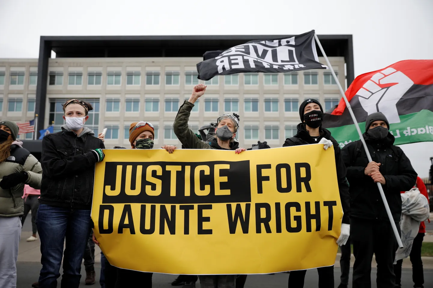 Protestijad USAs Minnesotas Brooklyn Centeris pärast seda, kui politsenik Kim Potter lasi maha afroameeriklase Daunte Wrighti