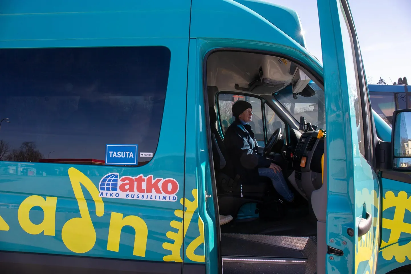 1. jaanuarist tuleb Viljandimaal bussisõiduks jälle pilet osta või kuukaarti kasutada.