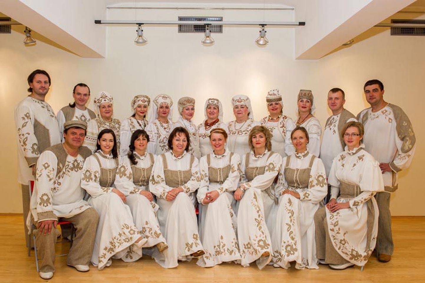 Ansambel Zlatõje Gorõ ühendab ukraina ja vene päritolu rahvamuusikuid.