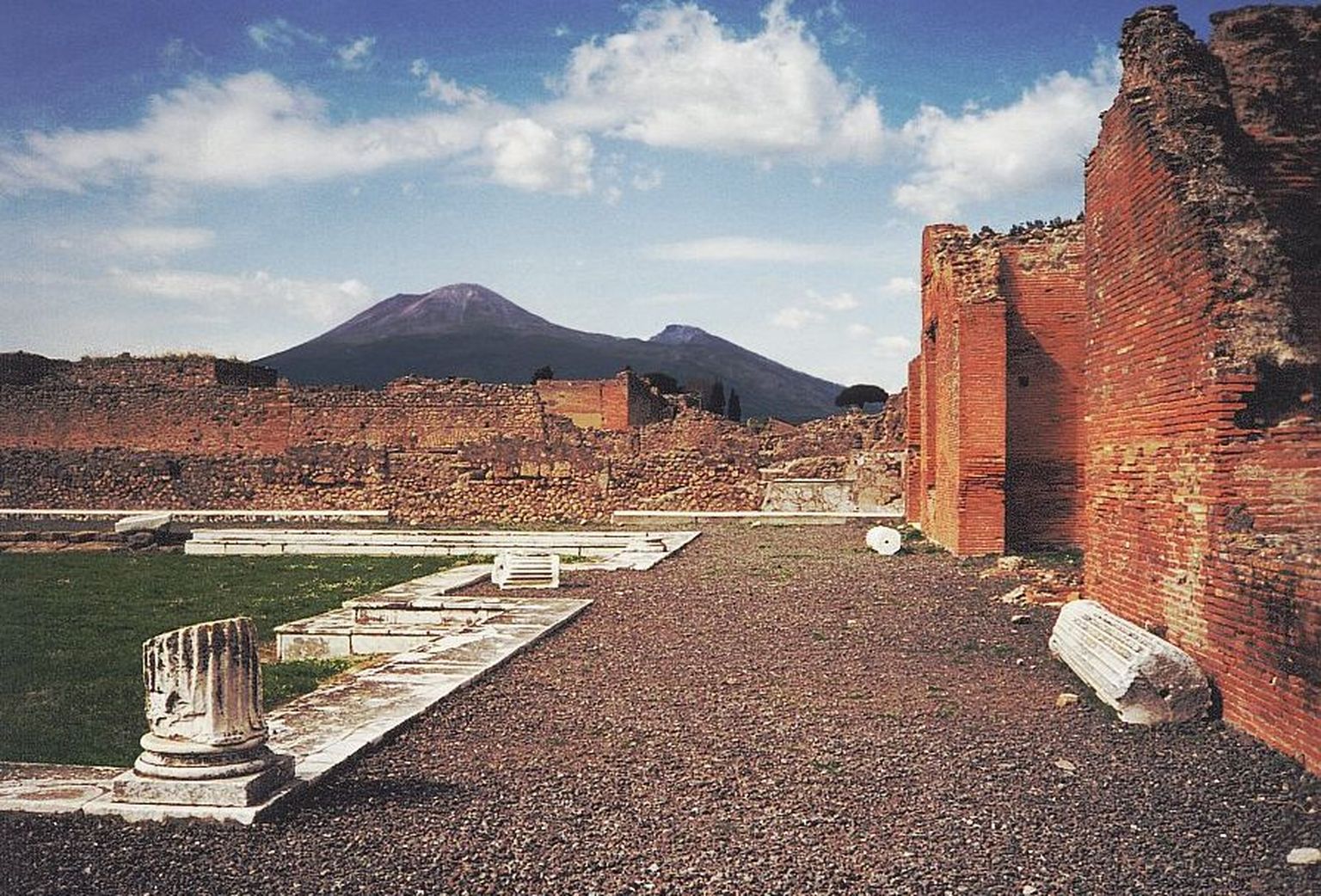 Vaade Vesuuvile Pompei varemetest