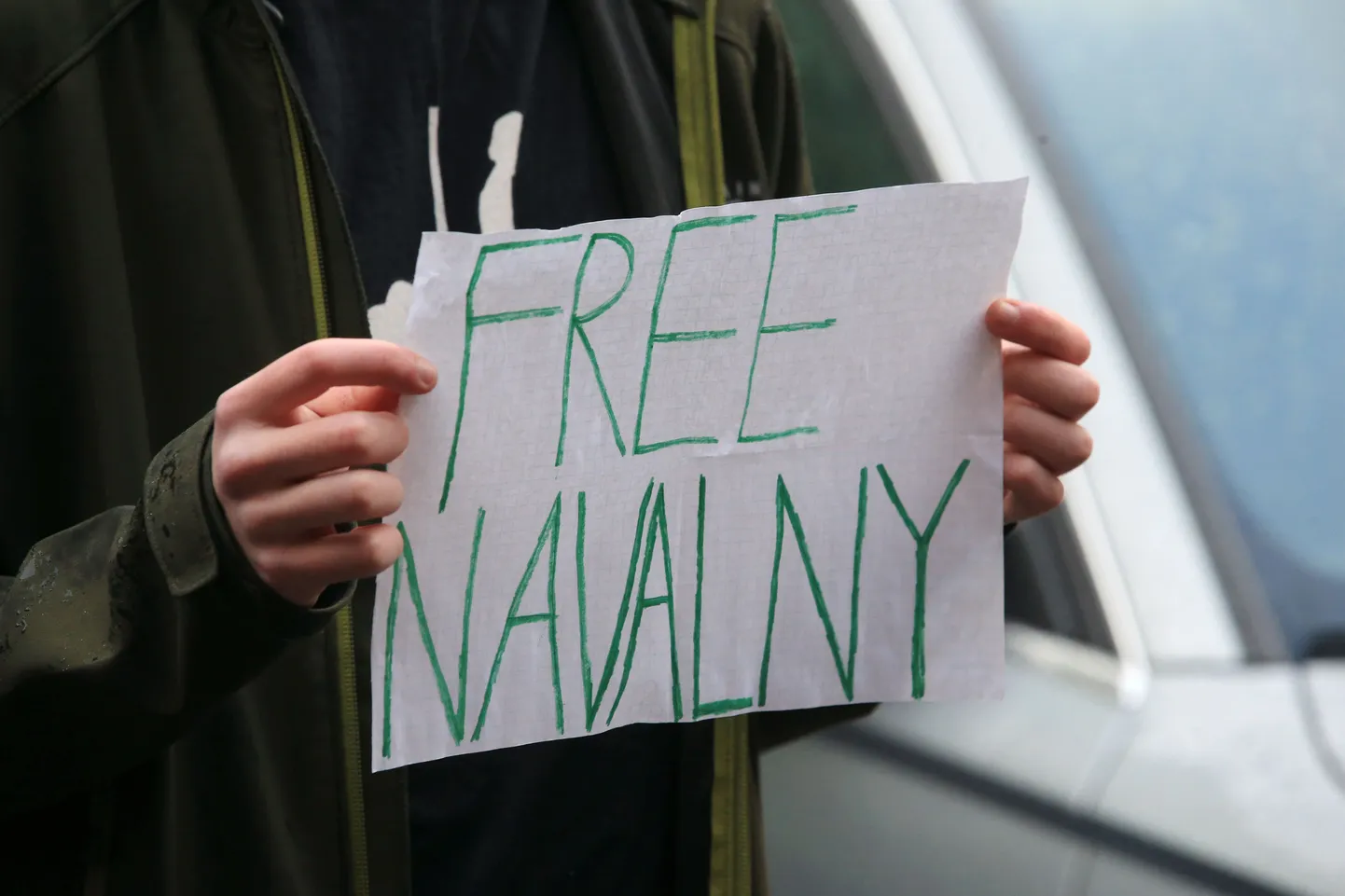Акция в поддержку Алексея Навального в Тарту. 2021 год.