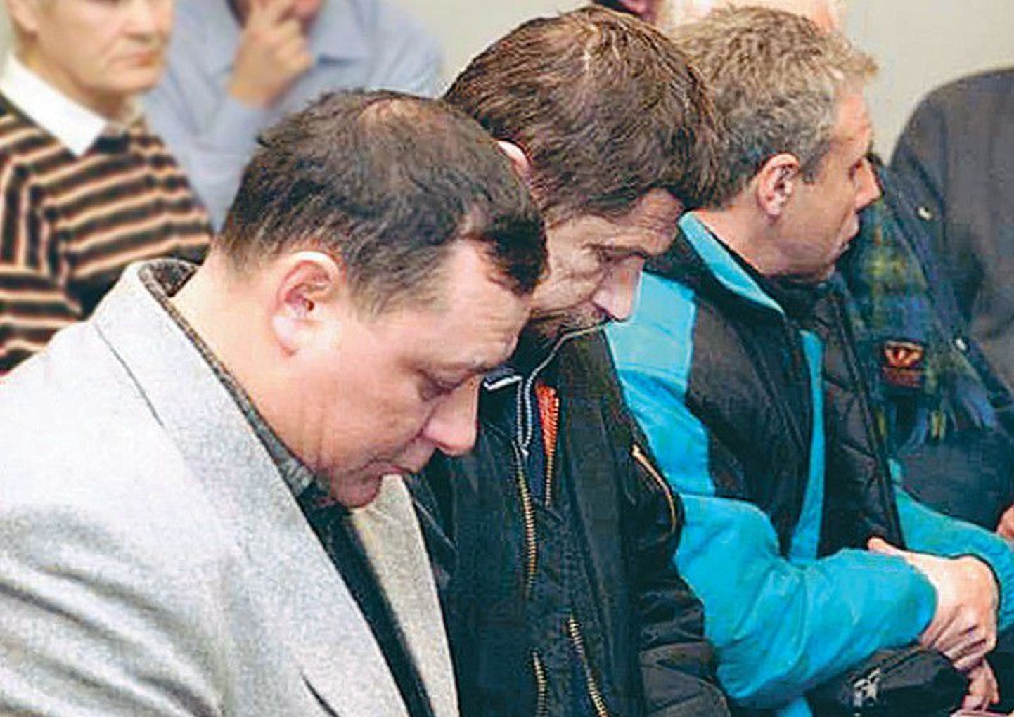 Александр Соболев (слева) во время судебного заседания в декабре 2002 года.