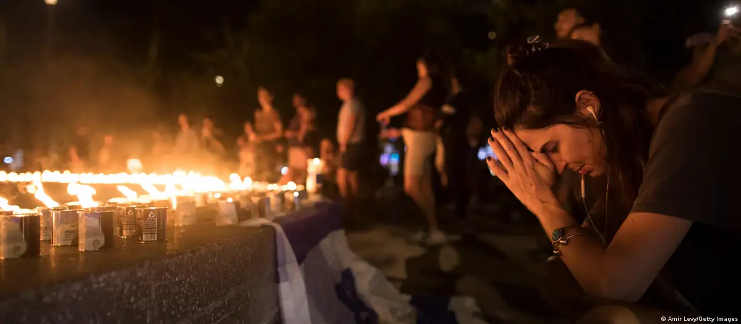 Траур в Тель-Авиве по погибшим во время нападения ХАМАС на Израиль