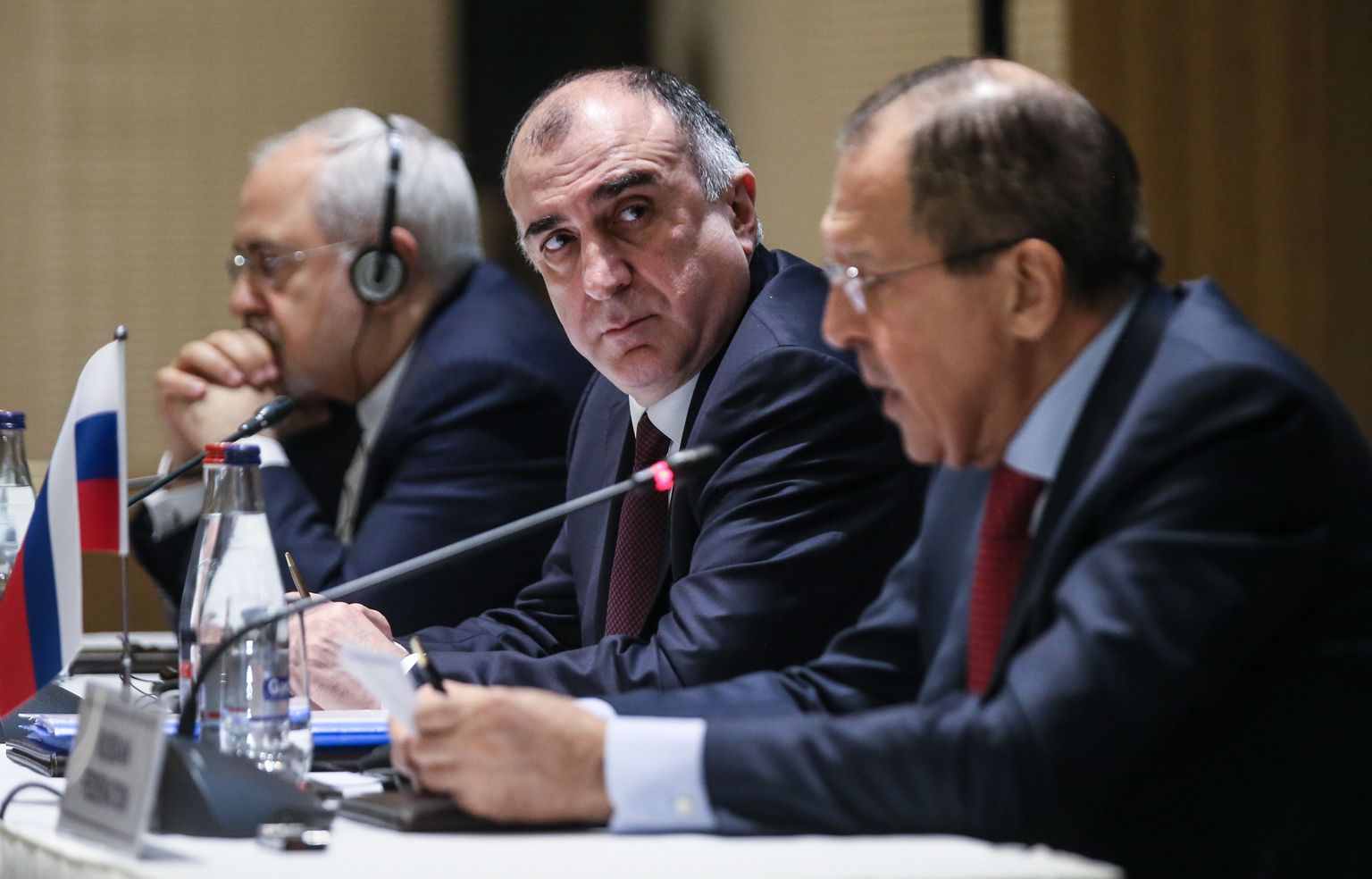 Iraani välisminister Mohammad Javad Zarif, Aserbaidžaani välisminister Elmar Mammadjarov ja Venemaa ametivend  Sergei Lavrov andmas kolmepoolse kohtumise järel pressikonverentsi täna Bakuus.