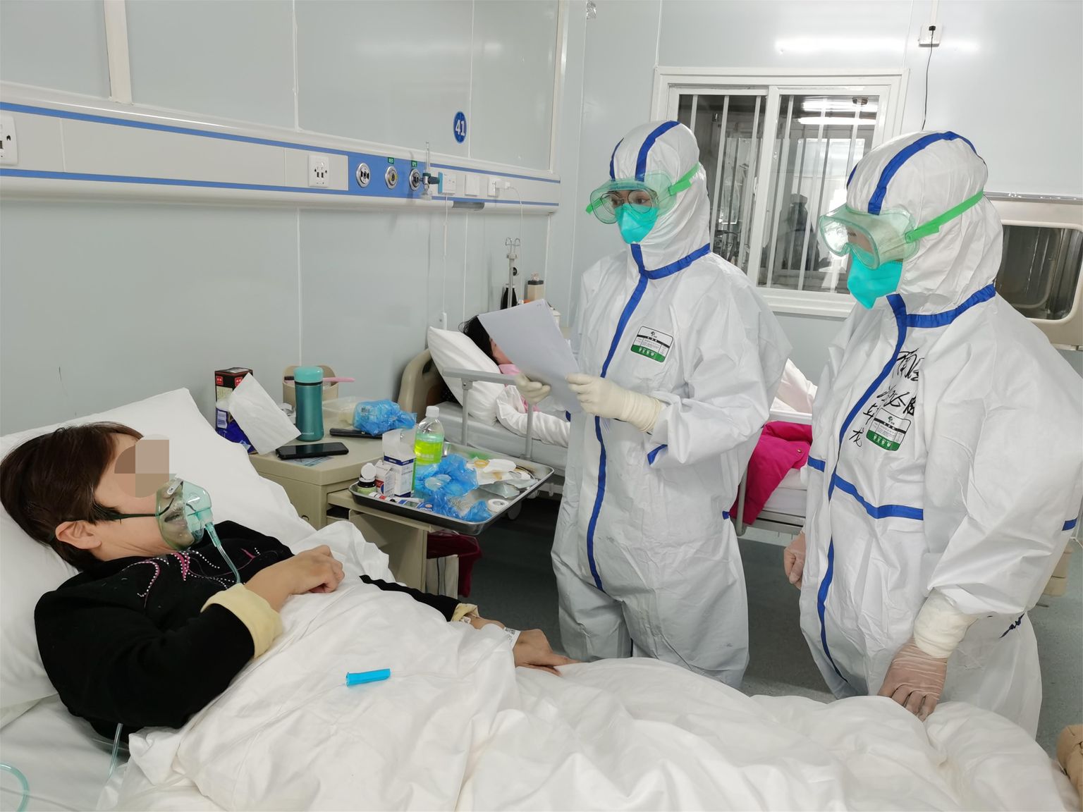 Patsiendi ravimine Wuhani haiglas.