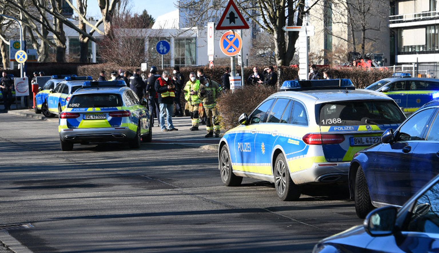 Saksamaa Heidelbergi ülikoolis avas relvastatud isik tule. Pildil on politsei sündmuskohal