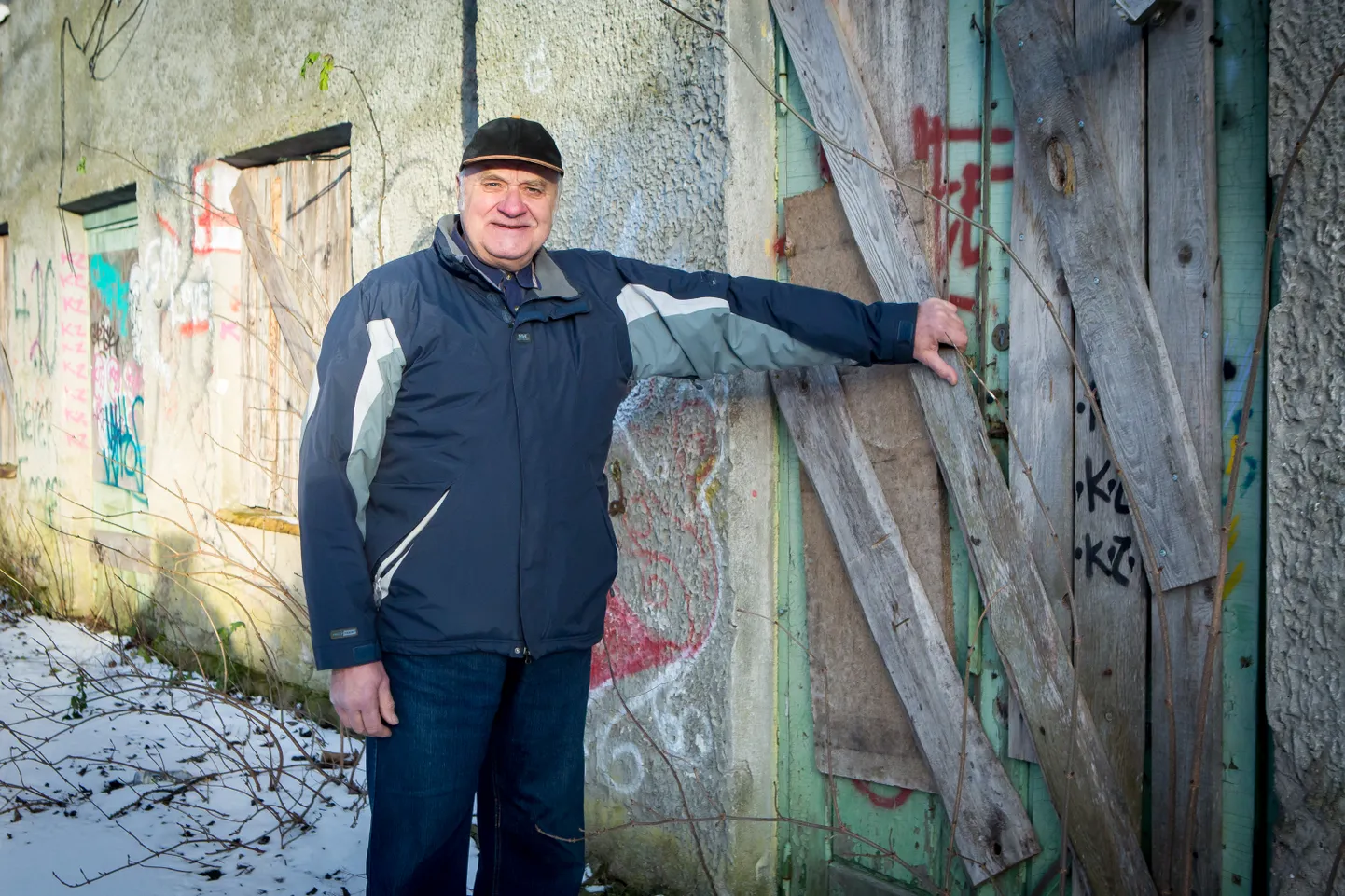 KINNINAELUTATUD UKS: Leivakombinaat on ammu võtnud tondilossi kuju ja uks, millest Enno Laak 53 aastat tagasi sisse astus, on kindlalt suletud.