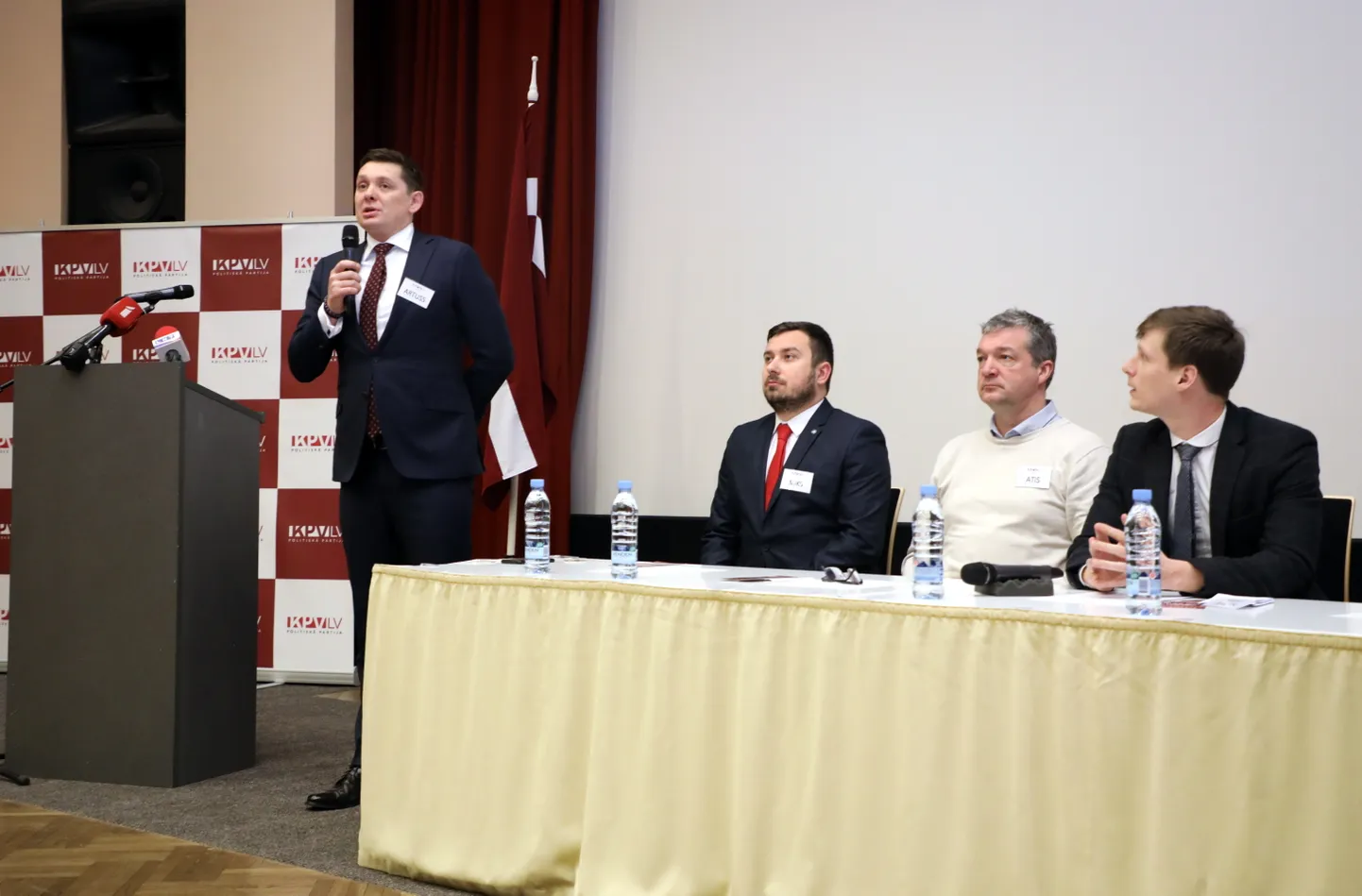 Rīgas kongresu namā notiek partijas "KPV LV" biedru sapulce