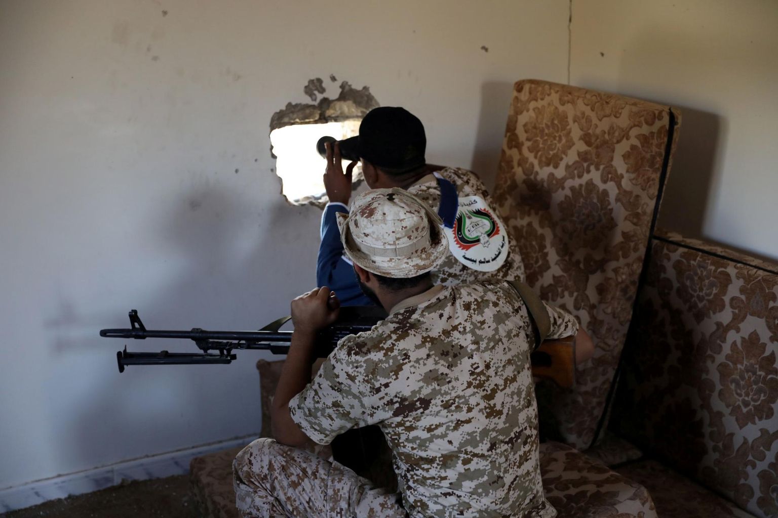 Liibüa valitsusvägede sõdur positsioonil Ain Zaras pealinnas Tripolis. 