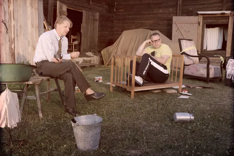 Isa (Lauri Kink) ja poeg (Indrek Taalmaa) «Midagi on viltu».