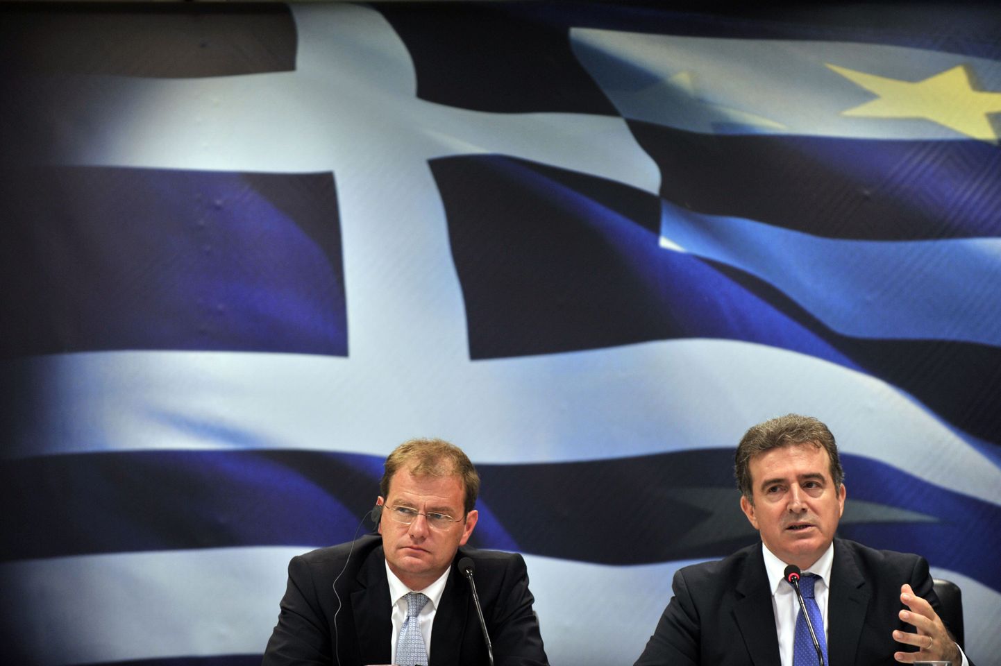 Греция обсуждает евро