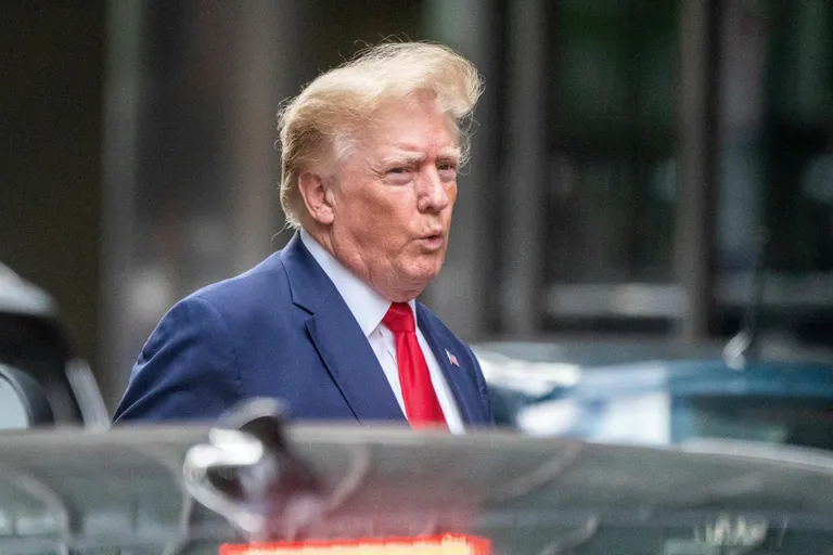 Дональд Трамп в Нью-Йорке через два дня после визита ФБР в его дом во Флориде в августе 2022-го.