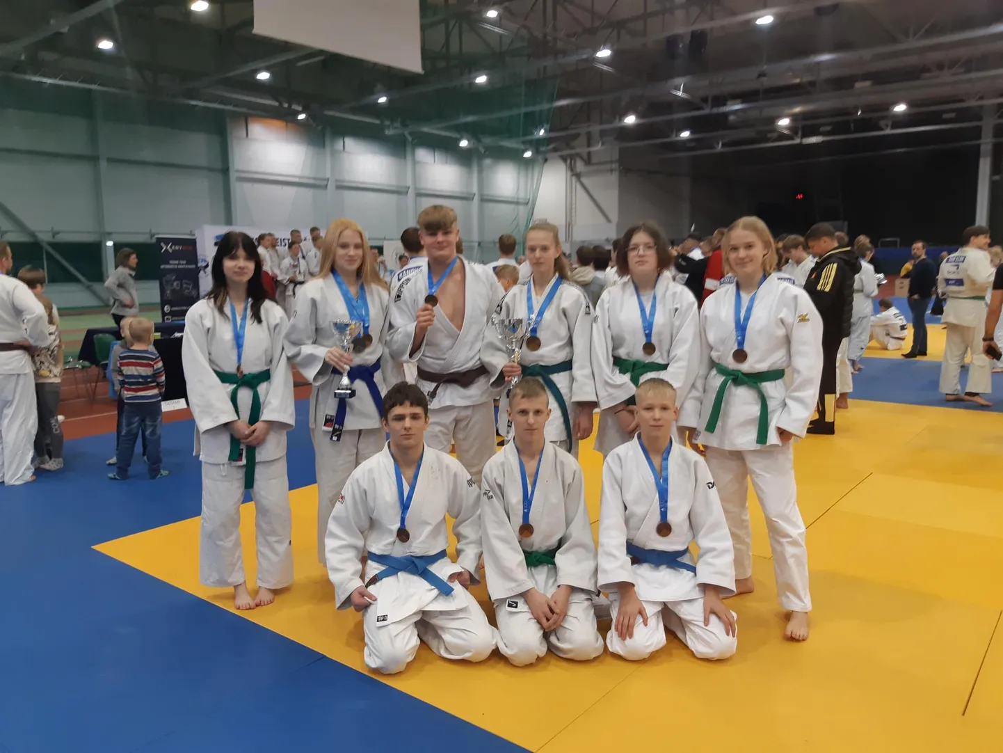 Eesti meistrivõistlustel medali teeninud Pärnu judoklubi Samurai noorsportlased.