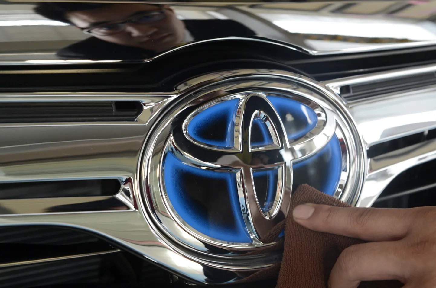 Логотип Toyota.
