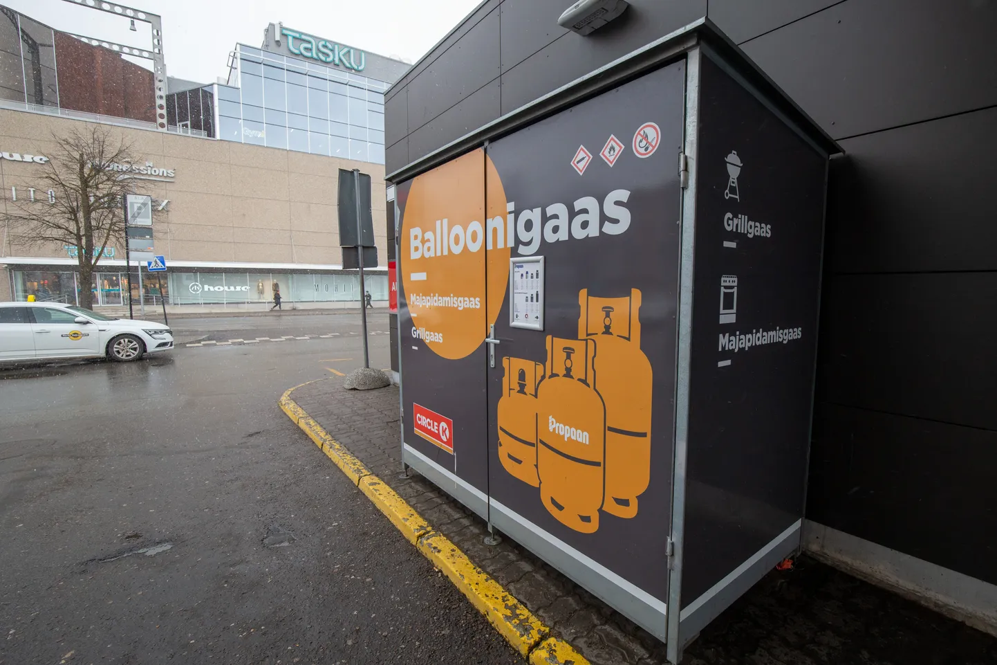 Pildil Circle K kesklinna tanklas asuvad gaasiballoonid.