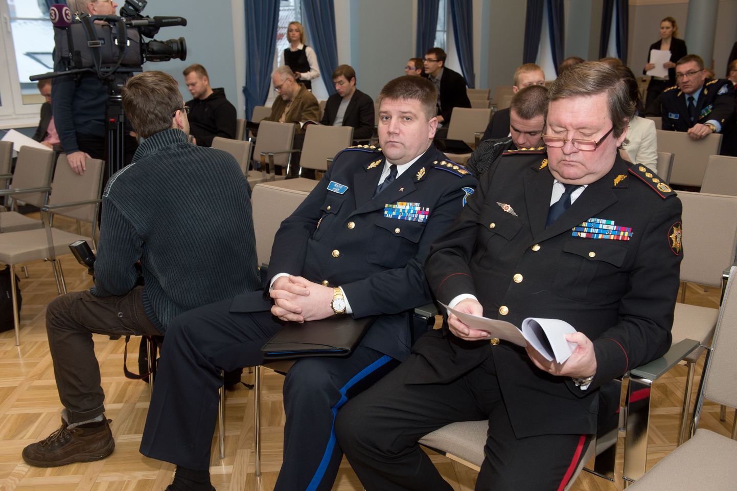 Politsei- ja piirivalveameti peadirektor Raivo Küüt ning päästeameti peadirektor Kalev Timberg pressikonverentsil.