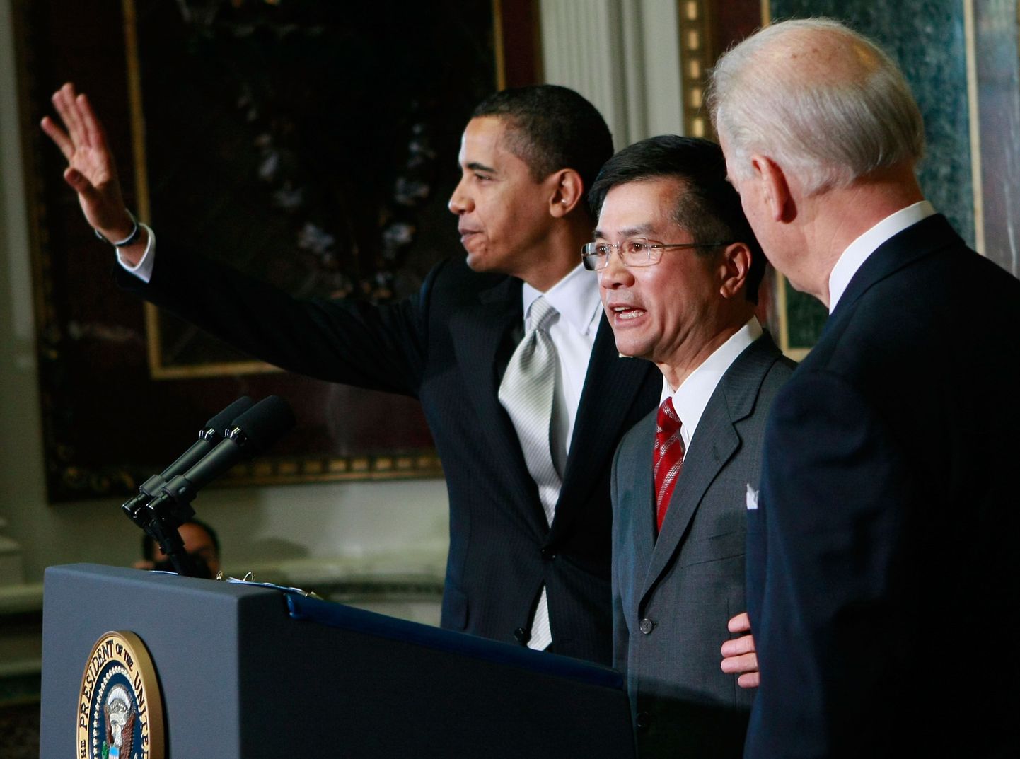 USA president Barack Obama tutvustas täna koos asepresident Joe Bideniga ajakirjanikele oma uut kaubandusministrit, hiina juurtega Gary Locke'i.