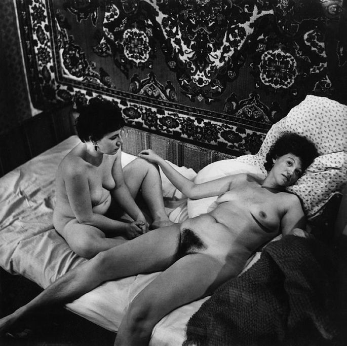 Черно-белая ню съемка жены в СССР (18 фото)