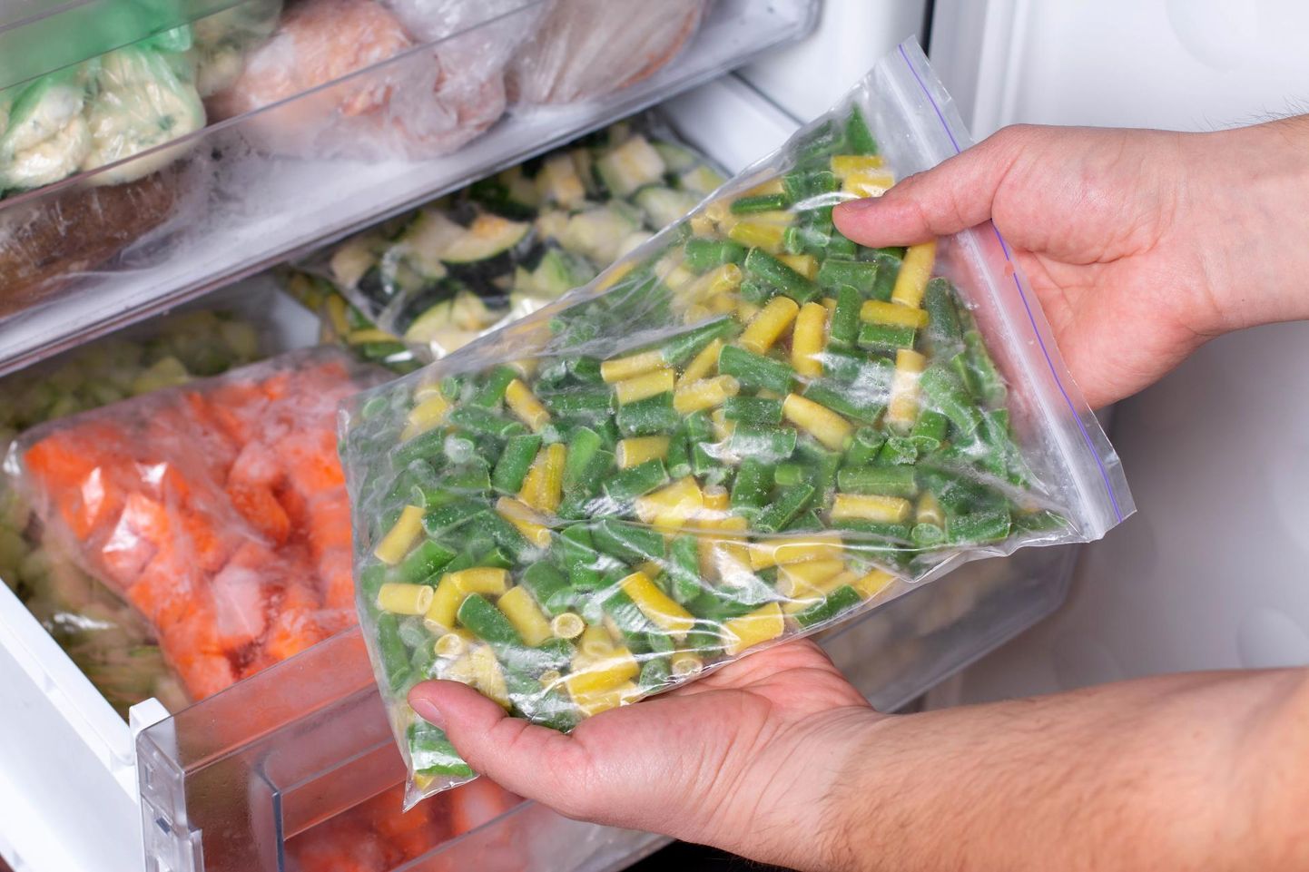 Kodukülmikus peaks eelistama soonkinnisega Minigripi kilekotte või teisi taassuletavaid külmikukotte. Samuti tuleks kasutada külmutamiseks mõeldud karpe.