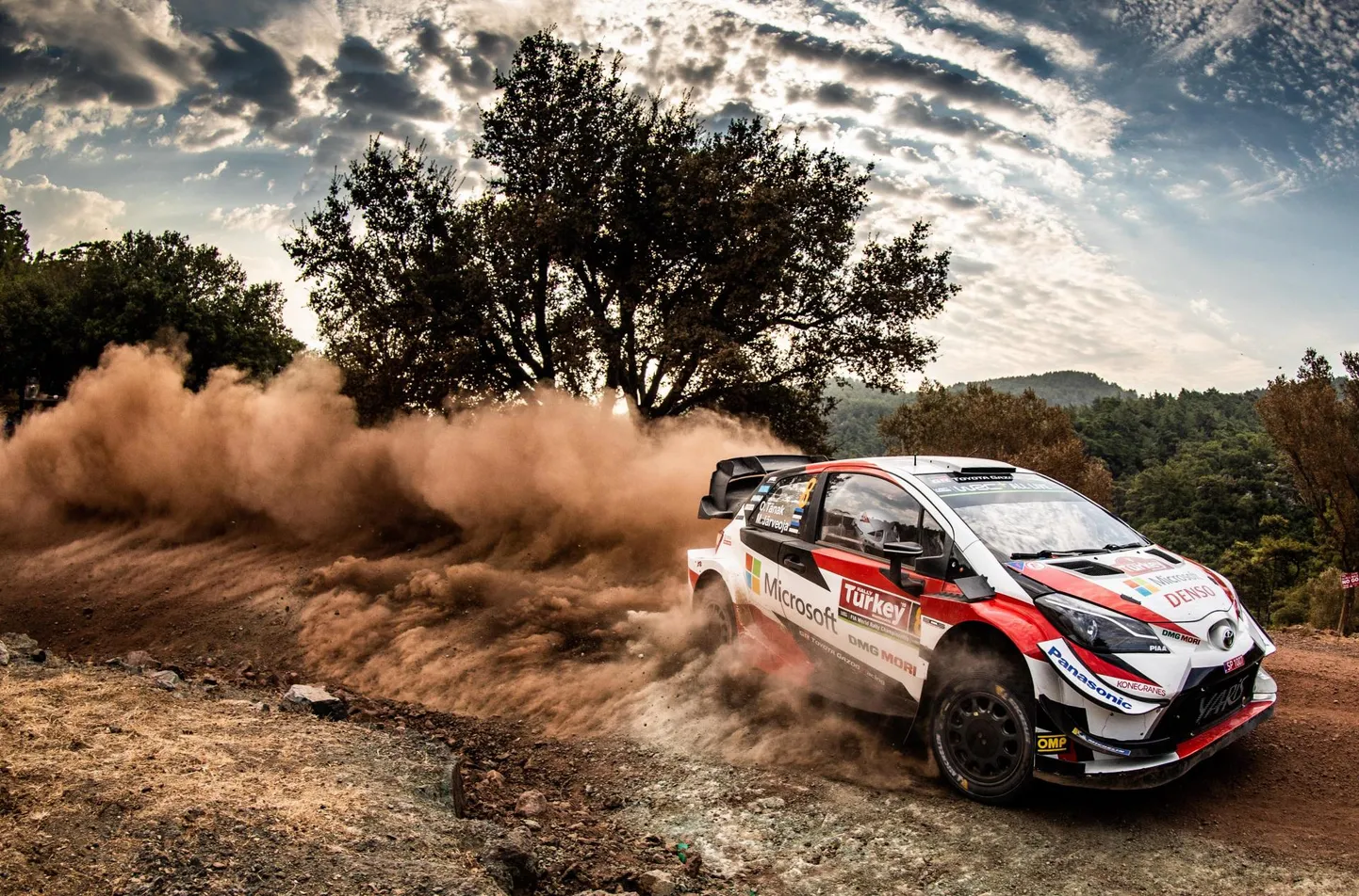 Ott Tänak ja Martin Järveoja kihutamas eelmisel aastal Toyota Yarisega MM-sarjas Türgi rallil.