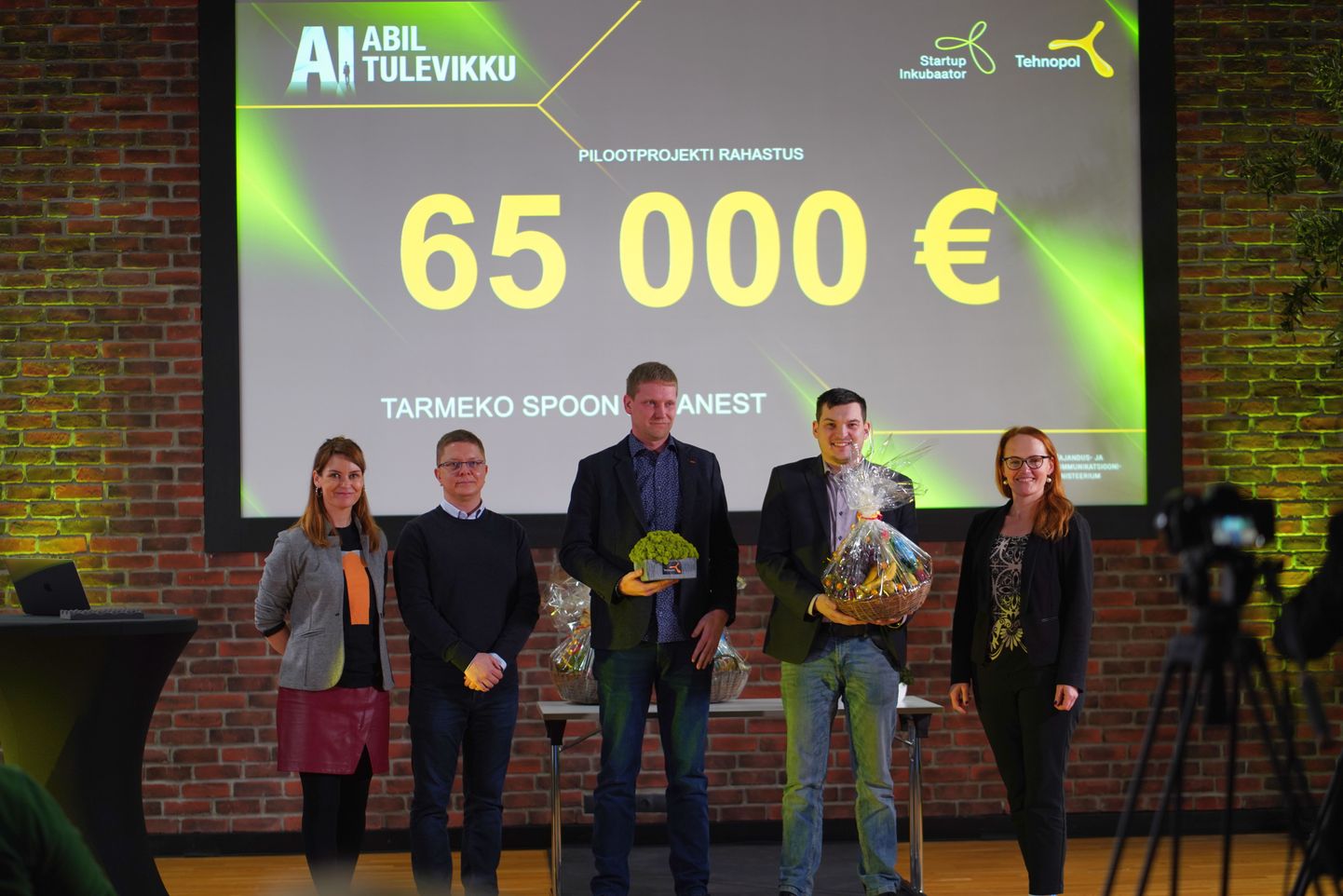Tehnopoli korraldatud AI arendusmaratoni võitjad: Tarmeko Spoon ja Leanest.