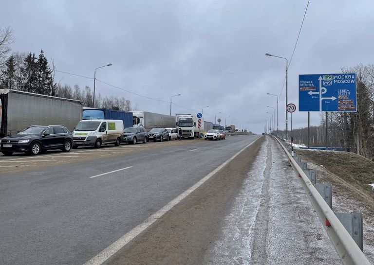 Buratški-Terehova Vene-Läti piiripunkti on tekkinud pikad ootejärjekorrad.