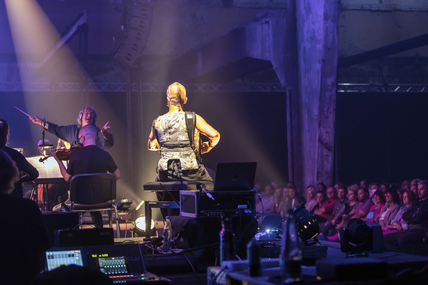 Kimmo Pohjonen esines koos Tallinna Kammerorkestriga Põhjala tehases