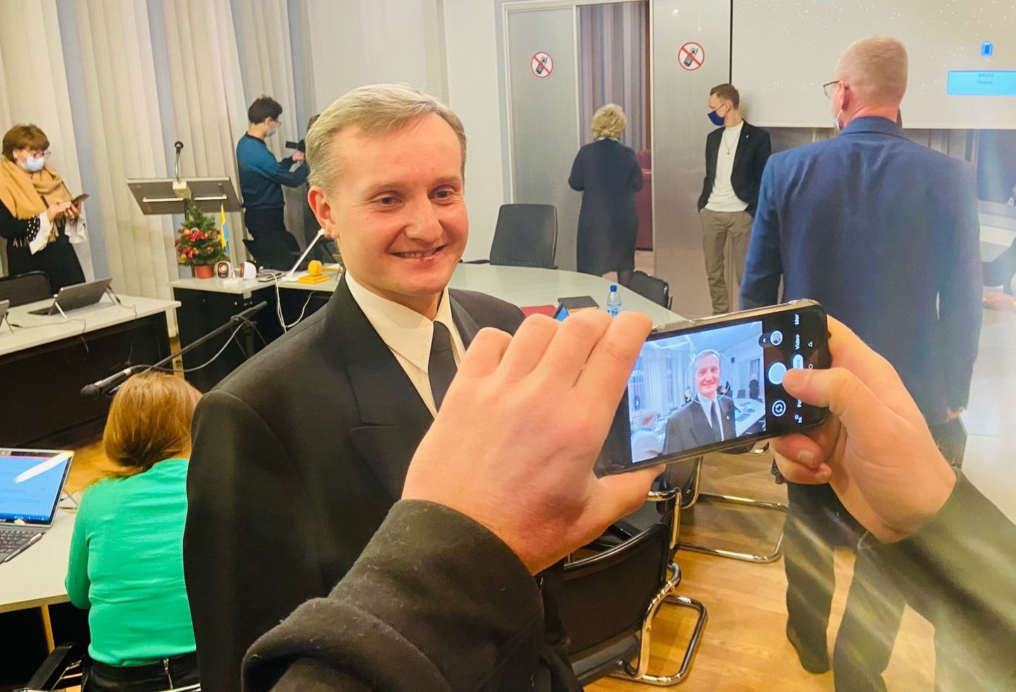 Jaanuaris Narva volikogu esimeheks valitud Vladimir Žavoronkov tõrjus esimese tagandamiskatse edukalt.