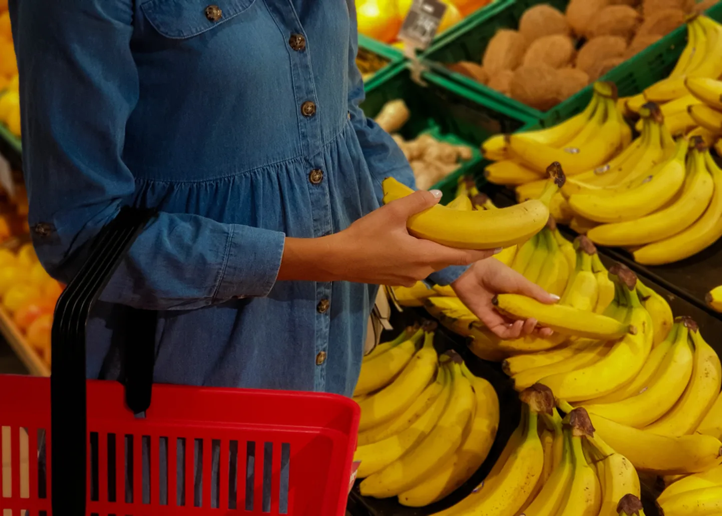 Banaanid kaupluses. Illustreeriv foto.