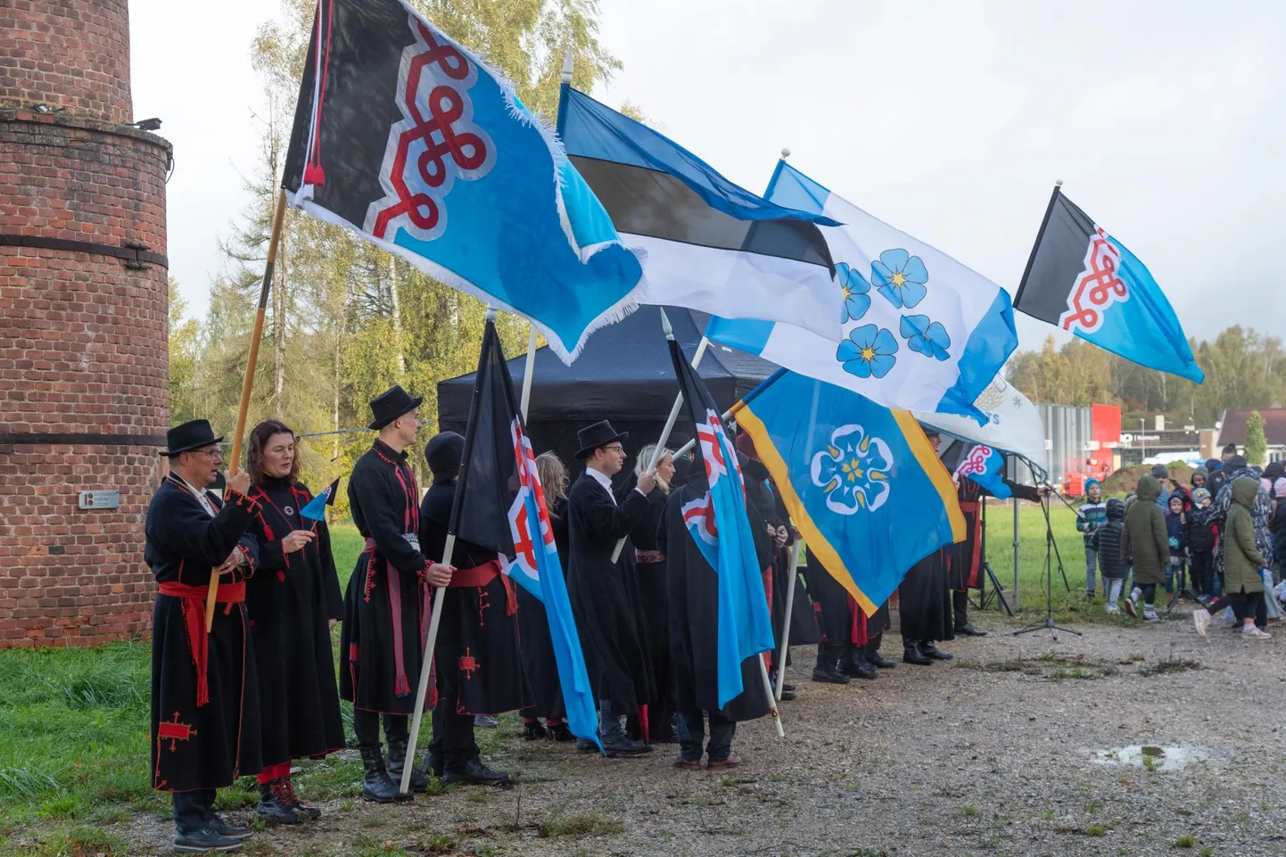 Lipuheiskamine Mustlas kuulub igal sügisel Mulgi nädalasse.
