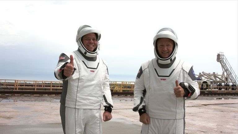 NASA astronaudid Robert Behnken (vasakul) ja Douglas Hurley, kes SpaceXi kosmoselaevaga Crew Dragon Rahvusvahelisse kosmosejaama (ISS) lendavad.