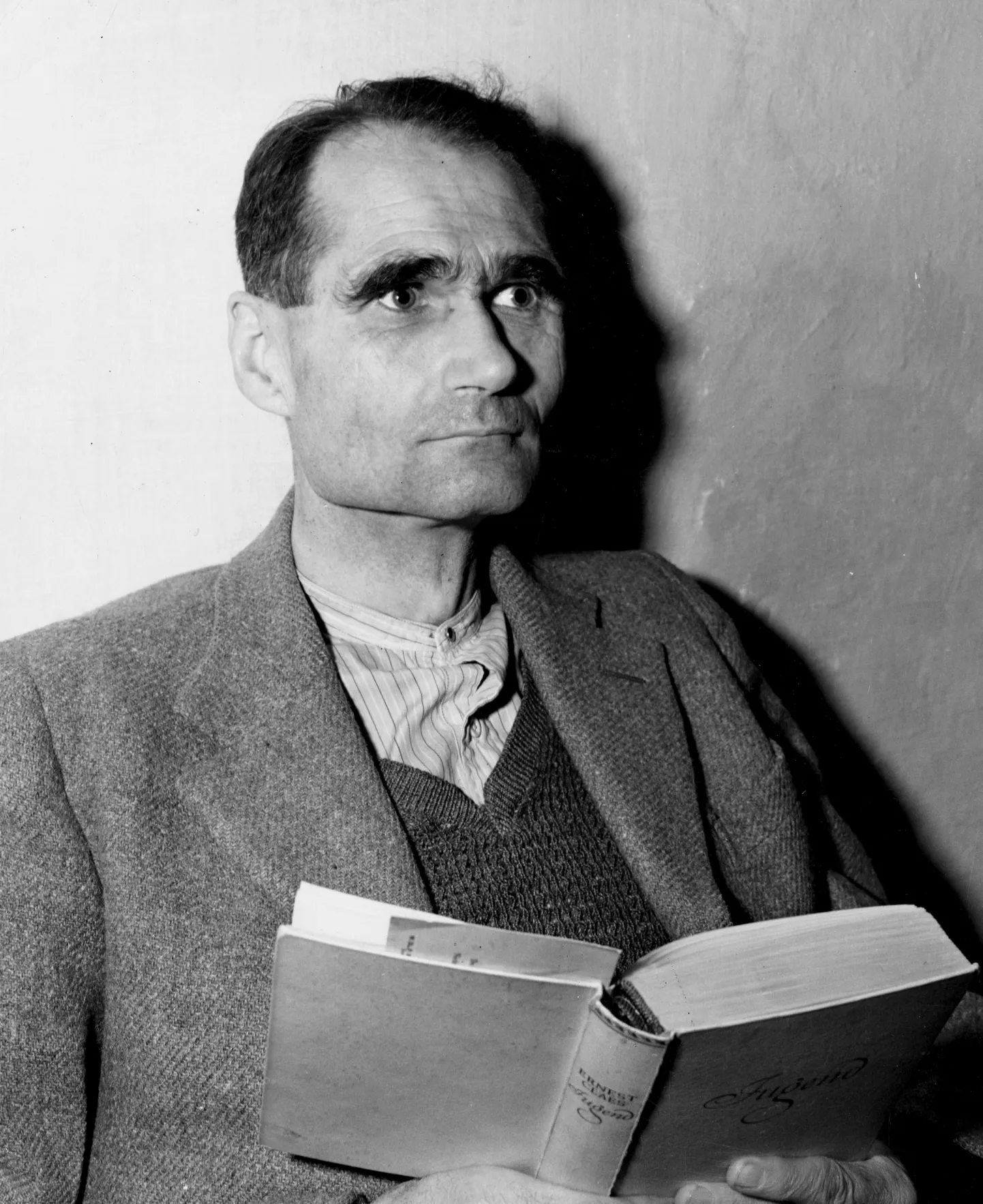 Rudolph Hess (1894-1987) Berliini Spandau vanglas dateerimata fotol