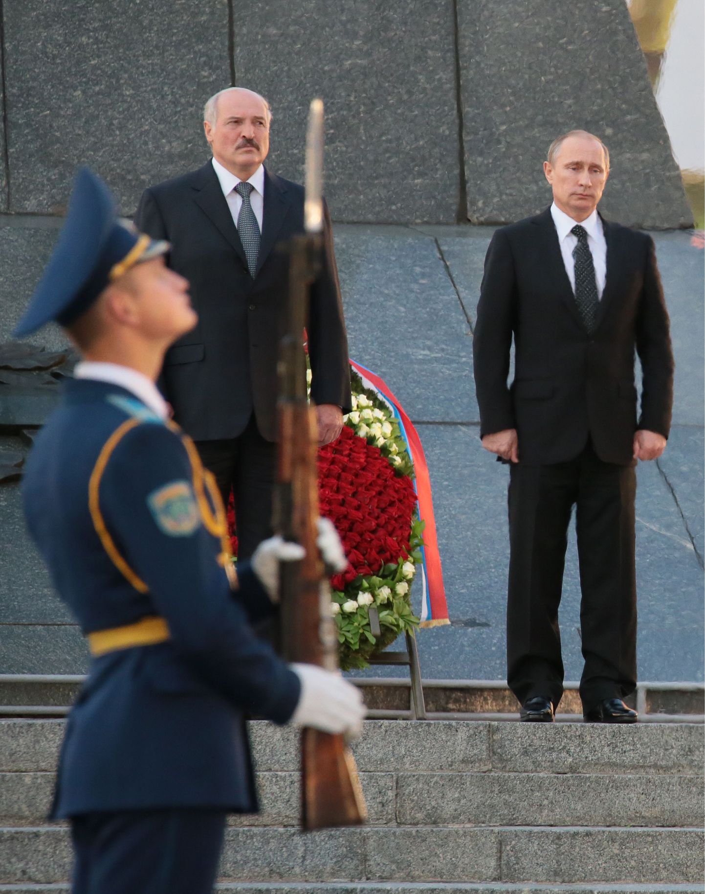 Vene president Vladimir Putin tegi 2. juulil lühivisiidi Minskisse, kus kohtus Valgevene liidri Aleksandr Lukašenkaga. Riigipead pandi pärgi Võidumonumendile ja vestlesid veteranidega.