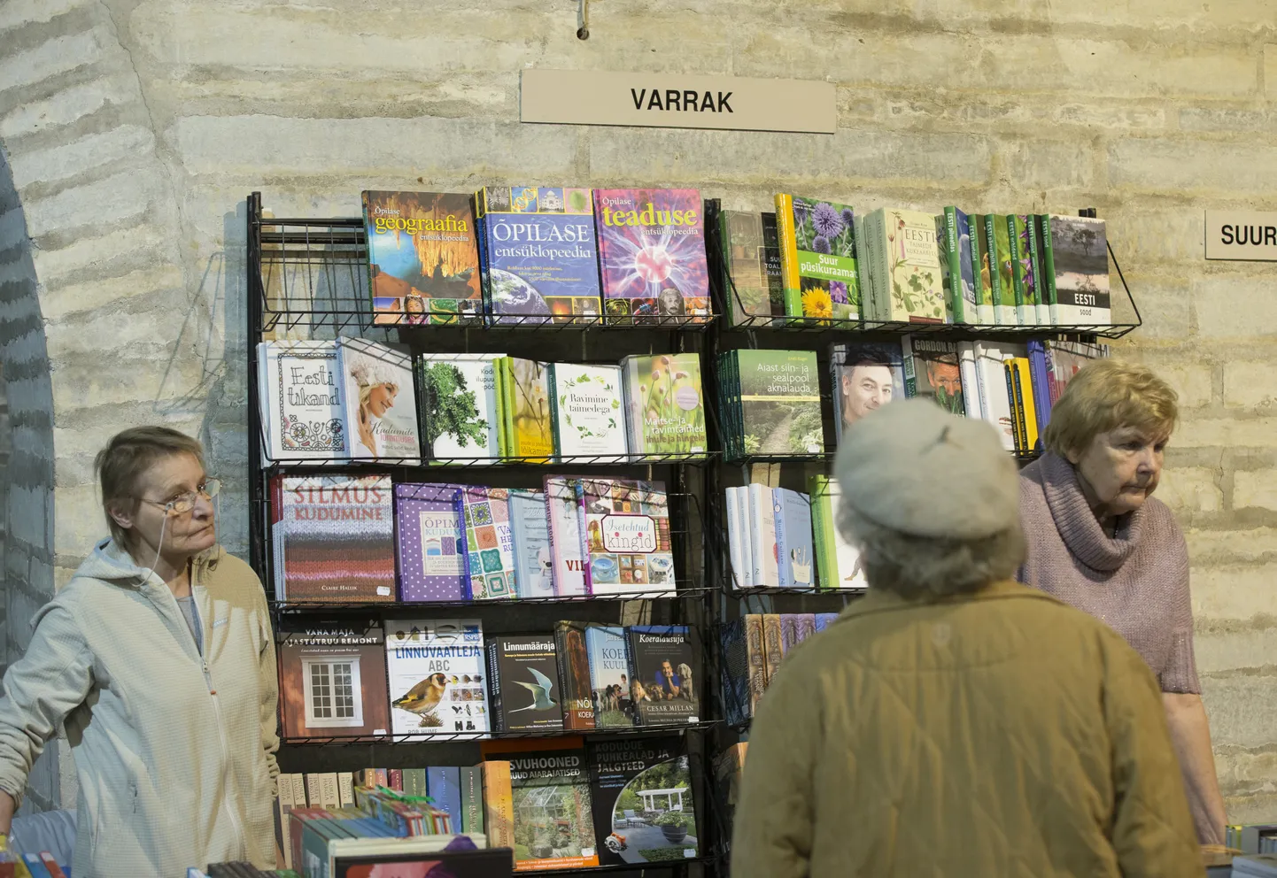 Varraku raamatud raamatulaadal.