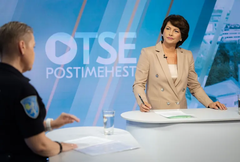 Студия Postimees: ПДД ужесточили – коснется всех? / Одежда ведущей: Tallinna Kaubamaja / Andiata