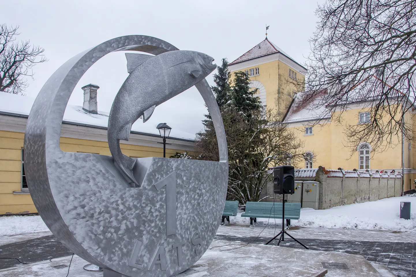 Памятник лату в Вентспилсе