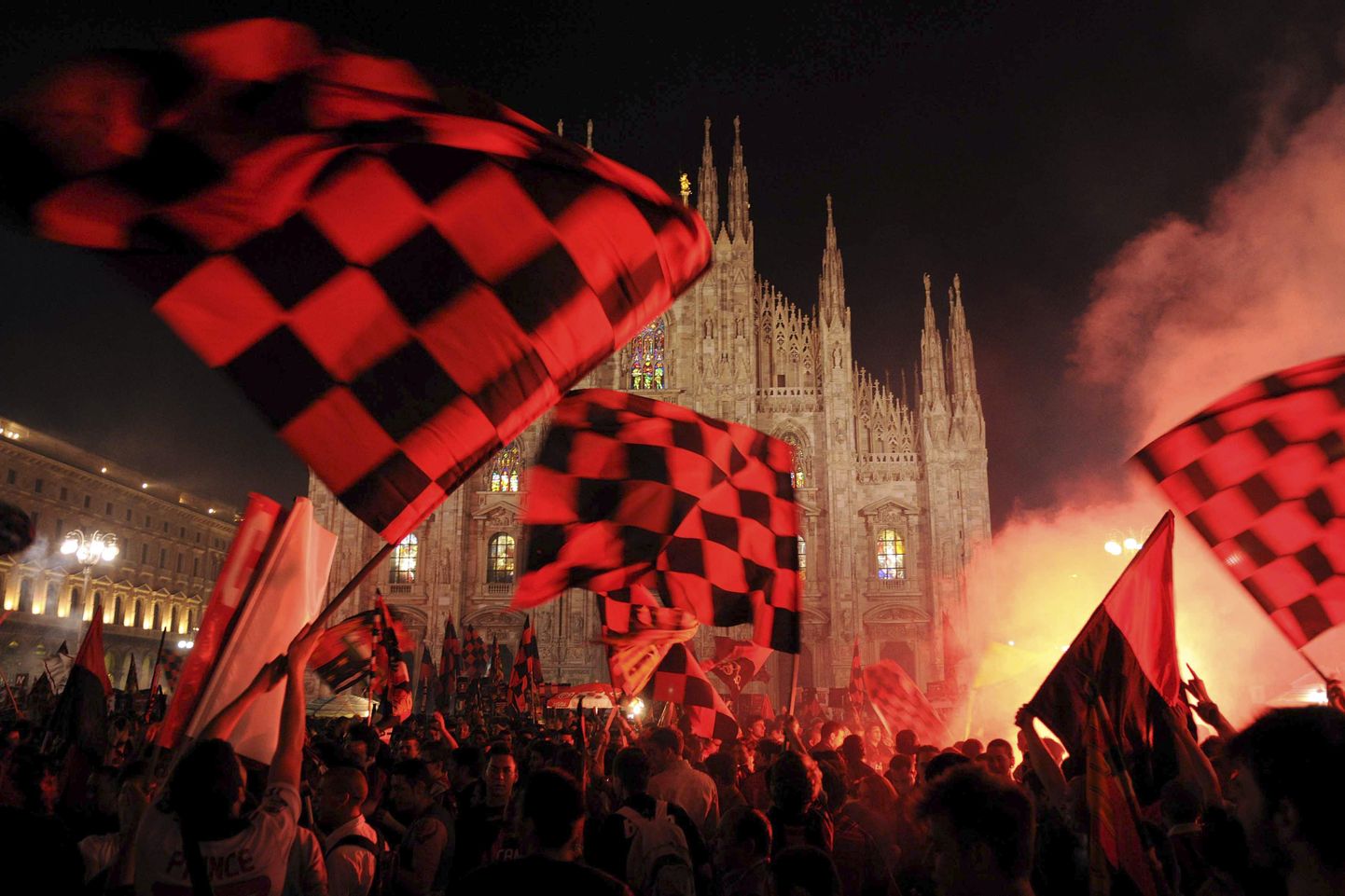 AC Milani fännid 2011. aastal tähistamas.