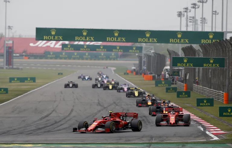 Vormel-1 Hiina Shanghai etapp 2019. Esiplaanil Charles Leclerc (Scuderia Ferrari Mission Winnow) ja tema taga Sebastian Vettel (Scuderia Ferrari Mission Winnow)